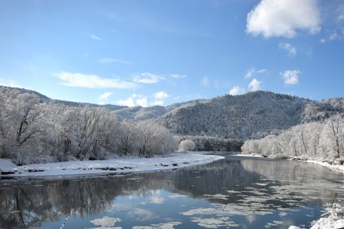 poprad river beskid sądecki winter in the mountains