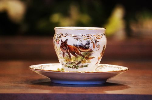 porcelain cup garnish