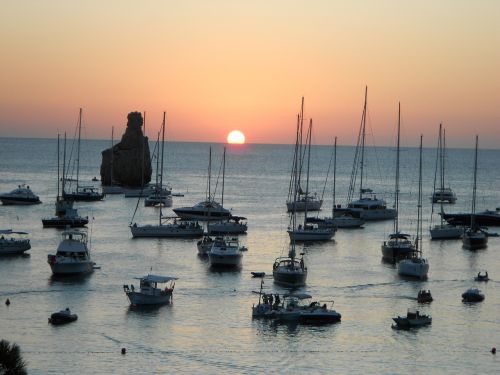 port boats sunset