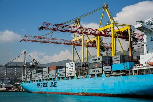 port ship crane