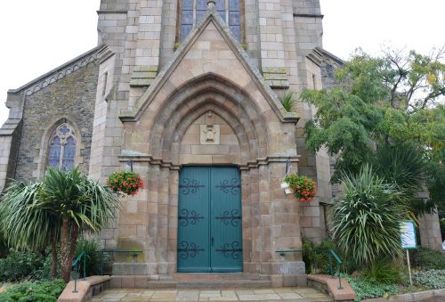 portal door wood color green church