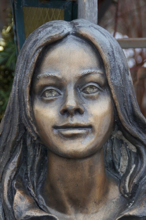 portrait sculpture girl