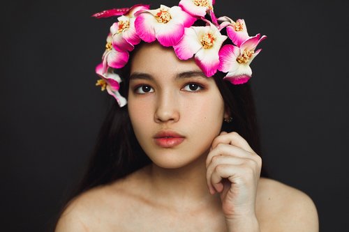 portrait  girl  brunette