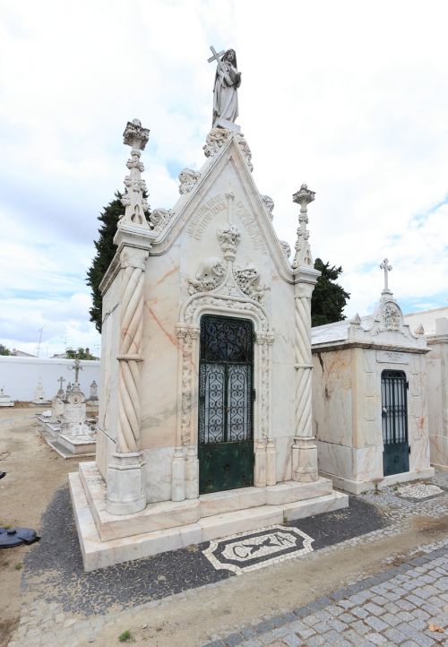 portugal evora cemetery