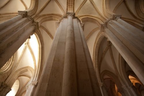 portugal cathedral pillars