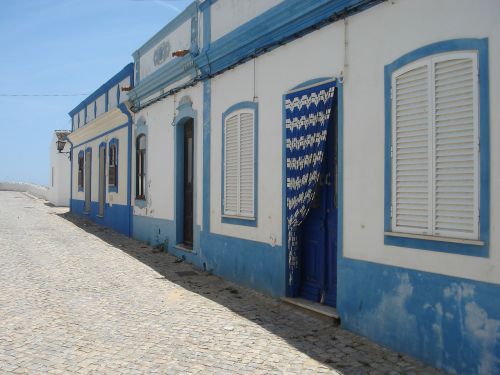portugal blue shutters