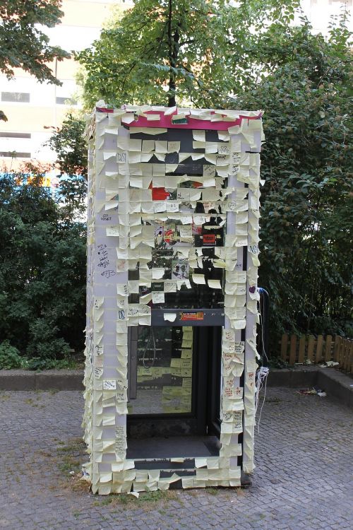 postit berlin phone booth