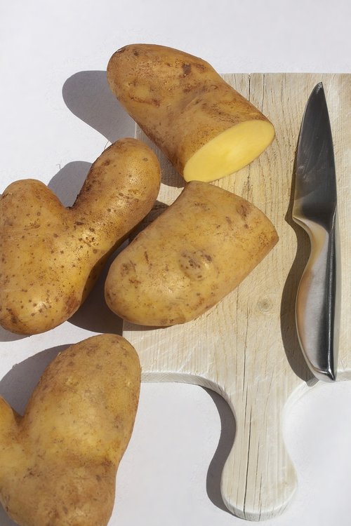 potato  sliced  knife