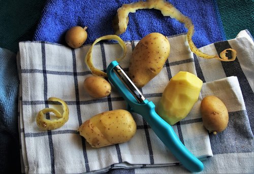 potatoes  in the kitchen  accessories