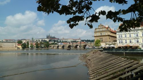 prague moldova charles bridge