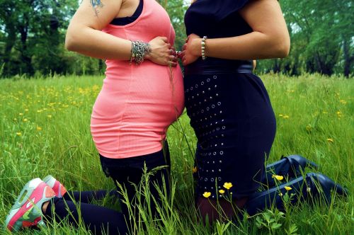 pregnant bellies friends