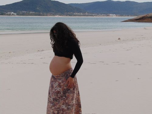 pregnant woman beach mar