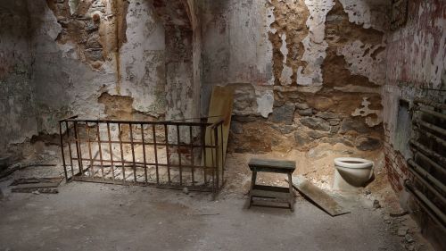prison ruin cell