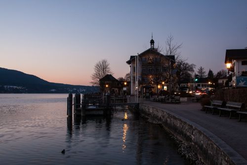 promenade bank pier