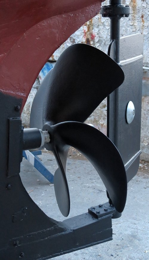propeller  black  helm