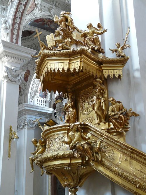 pulpit golden gilded