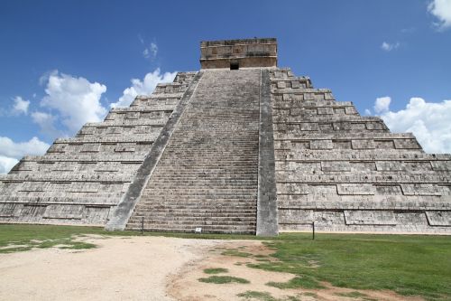 pyramid mexico the ruins of the