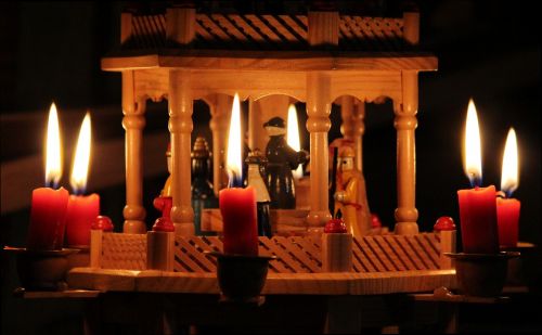 pyramid christmas candles