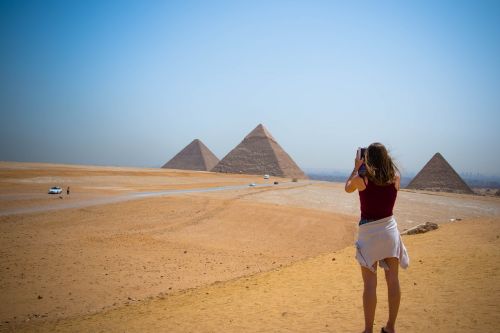 pyramid egypt girl