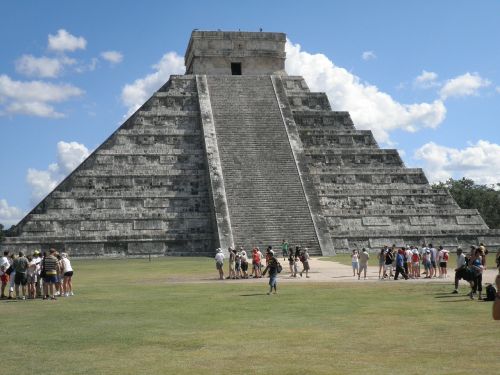 pyramid mayan landmark