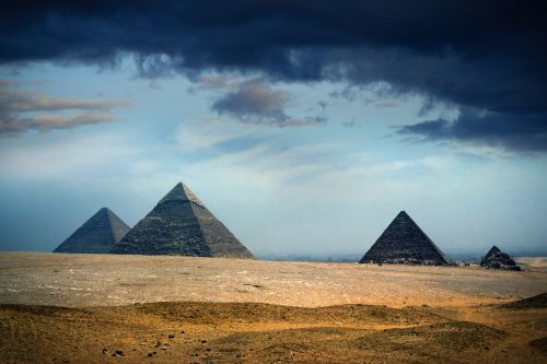 pyramid outdoors travel