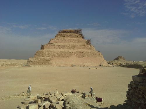 pyramid sand desert