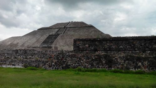 pyramids mexico aztec