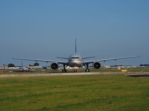 qatar airways cargo boeing 777