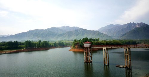 qinling  the turquoise water of the lake  xu ravine