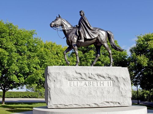 queen elizabeth statue ottawa