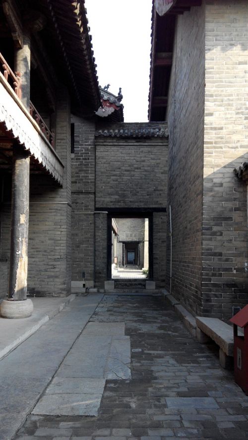 qufu china three-hole ancient architecture the scenery