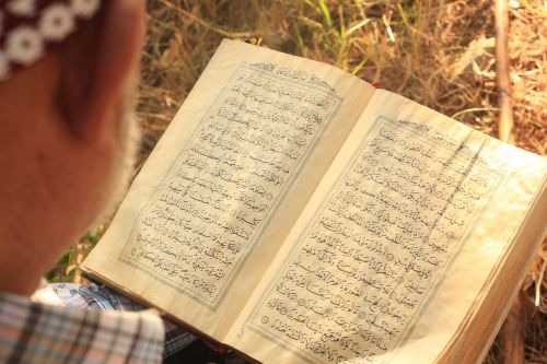 quran yasin cemetery