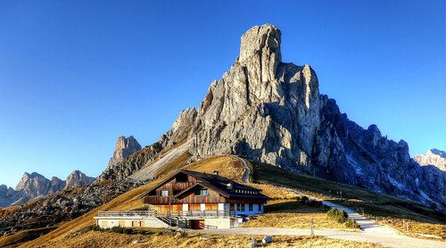 ra gusela  passo giau  dolomites