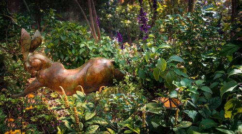 rabbit sculpture statue