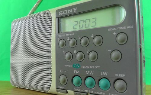 radio small green background