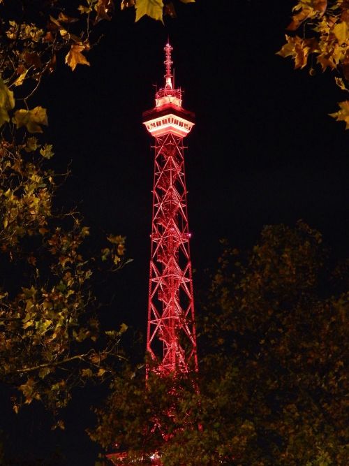 radio tower berlin red