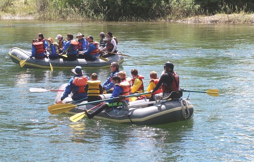 rafting  boating  paddle