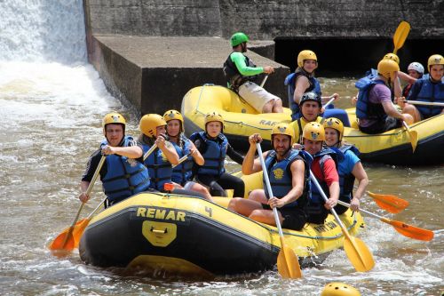 rafting team boats