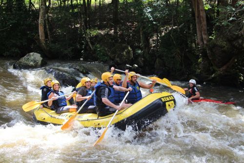 rafting wave rapids