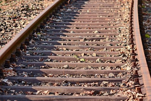 rails  threshold  gravel
