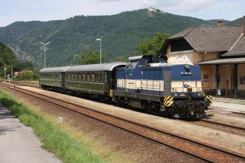 railway diesel locomotive wiener local tracks