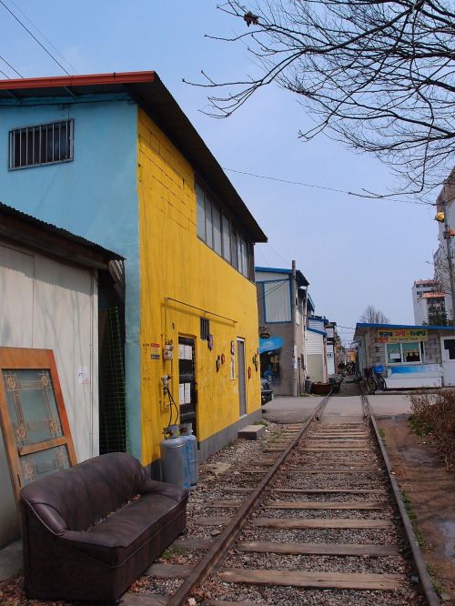 railway mural yellow