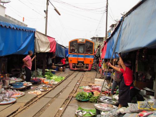 railway market mae klong river samut songkhram