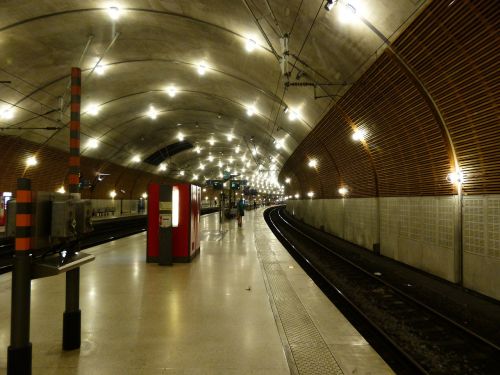 railway station dark gleise