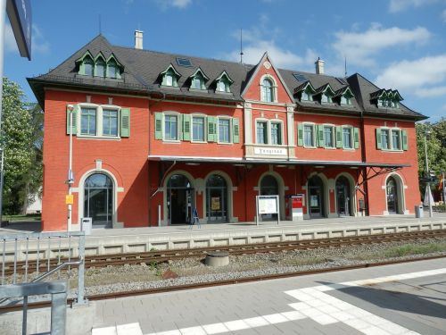 railway station railway platform