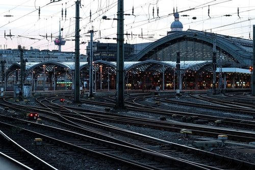 railway station  cologne  gleise