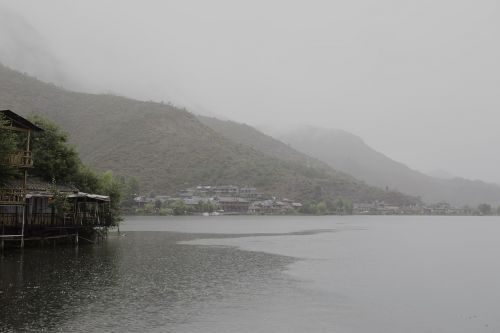 rain lugu lake empty mont