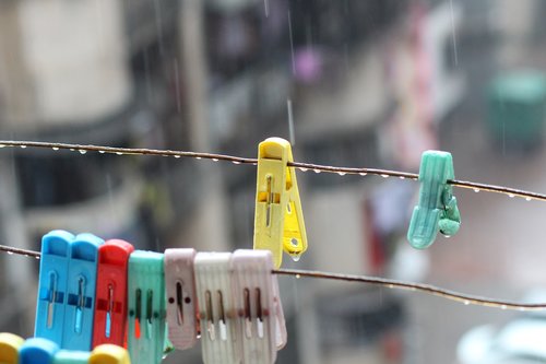 rain  clothespin  hang
