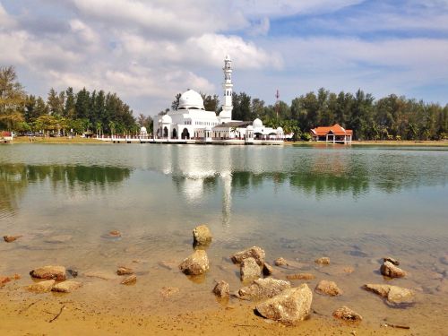 ramadan mosque water