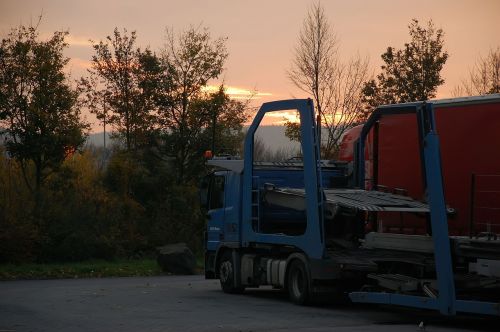 raststätte truck morgenstimmung